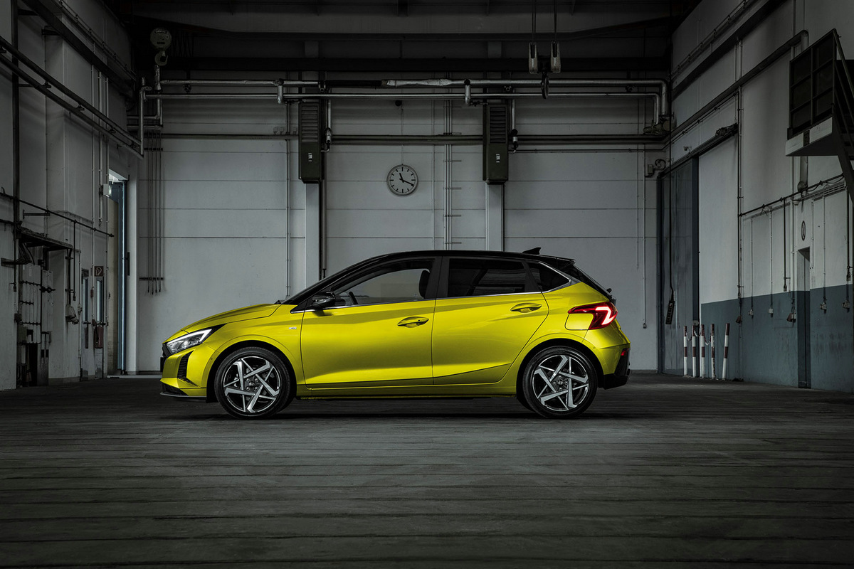 Hyundaii20(7)_0.jpg