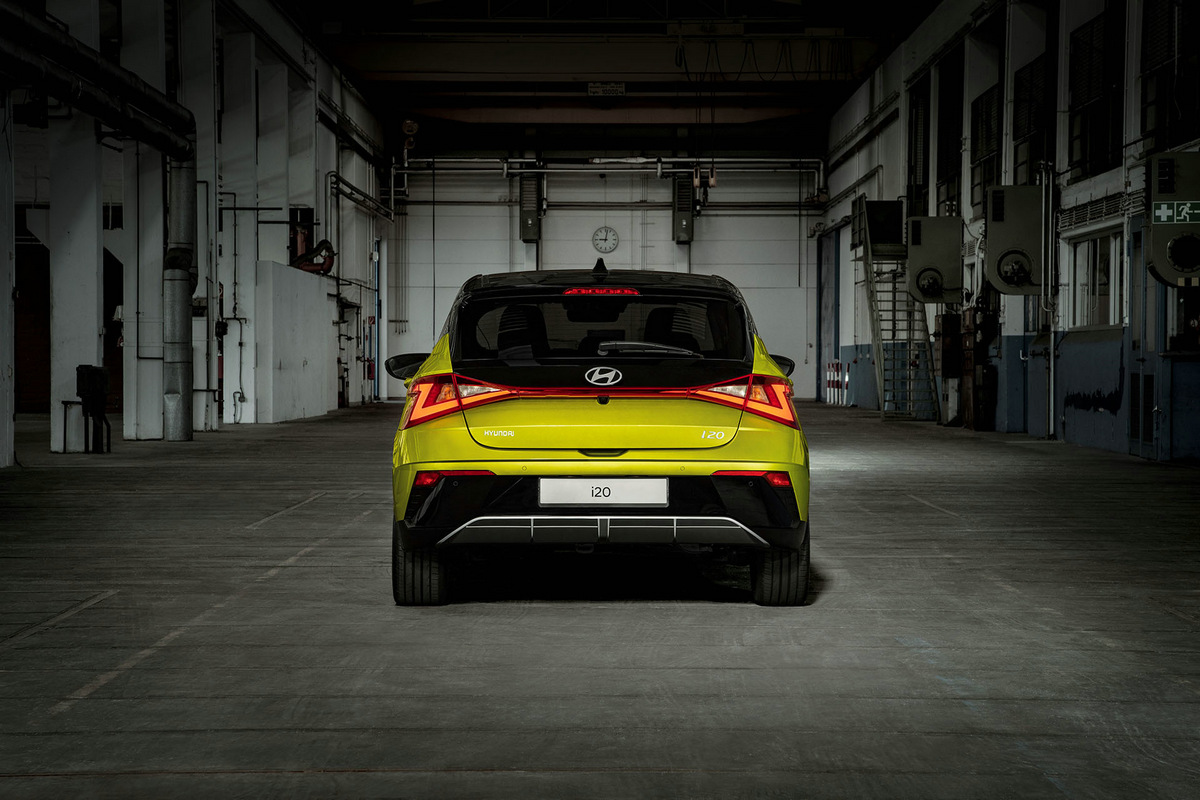 Hyundaii20(3)_0.jpg