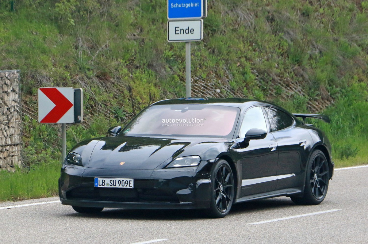 porsche-spied-testing-1000-hp-taycan-turbo-gt-should-tesla-be-worried_1.jpg