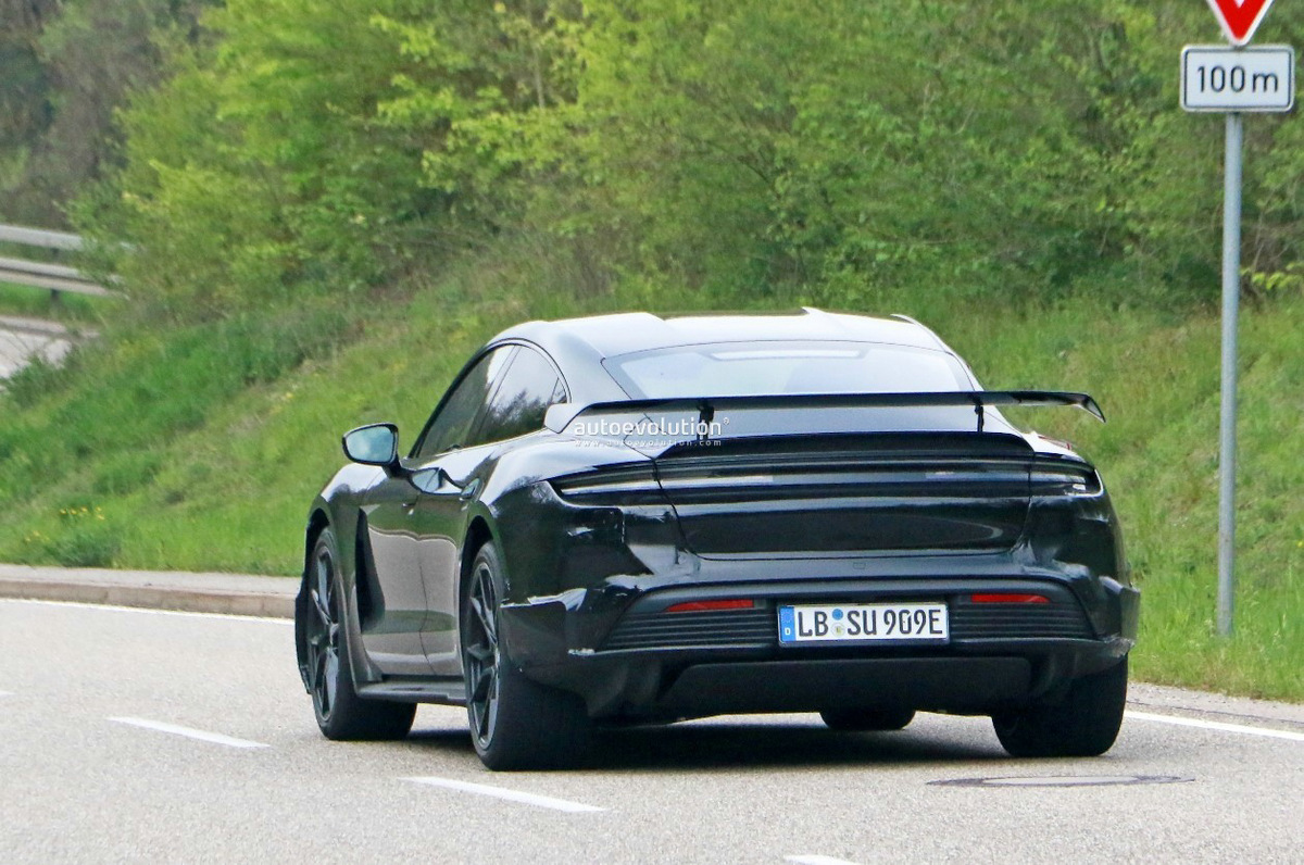 porsche-spied-testing-1000-hp-taycan-turbo-gt-should-tesla-be-worried_13.jpg