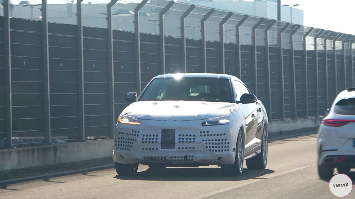 2024-lamborghini-urus-phev-spied-with-revised-headlights-v8-engine-sounds-burbly_1.jpg
