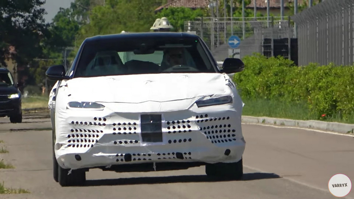 2024-lamborghini-urus-phev-spied-with-revised-headlights-v8-engine-sounds-burbly_15.jpg