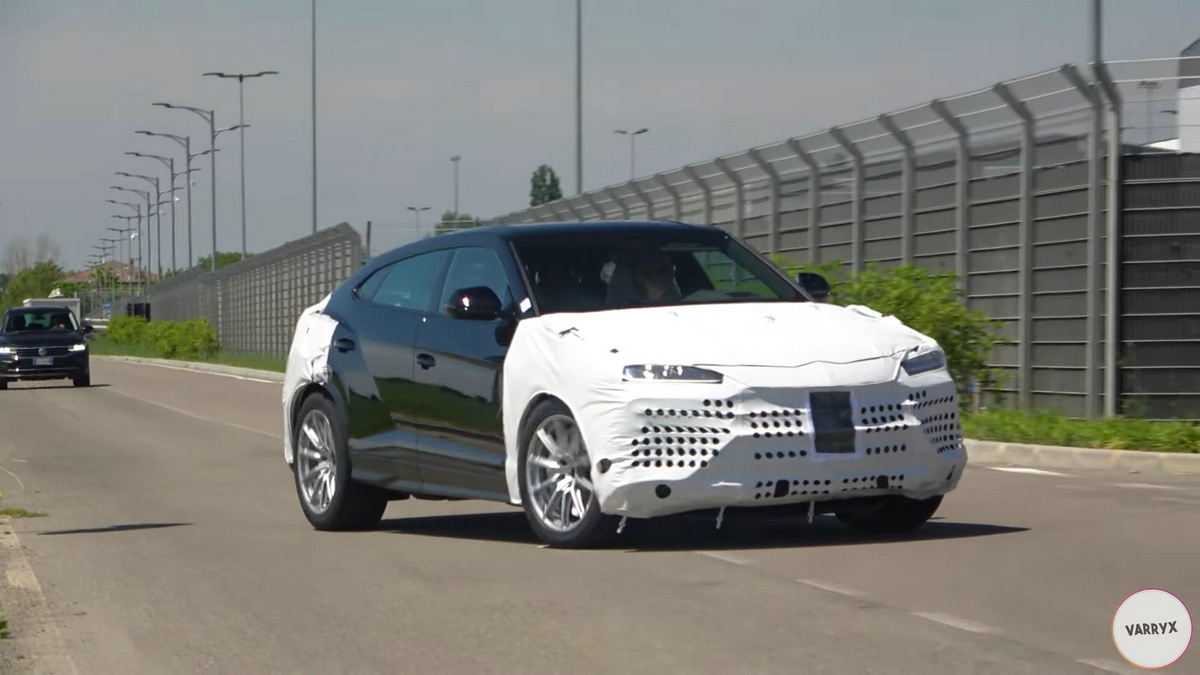 2024-lamborghini-urus-phev-spied-with-revised-headlights-v8-engine-sounds-burbly_17.jpg
