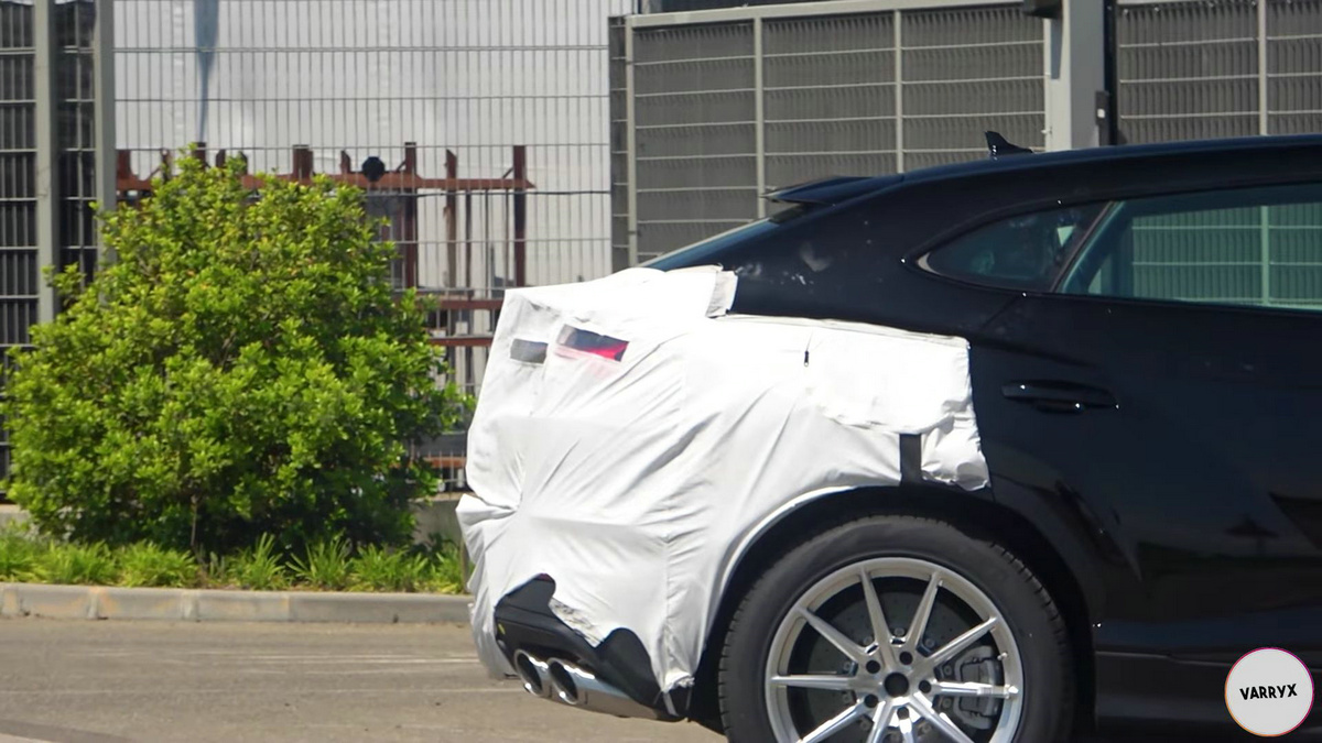 2024-lamborghini-urus-phev-spied-with-revised-headlights-v8-engine-sounds-burbly_21.jpg