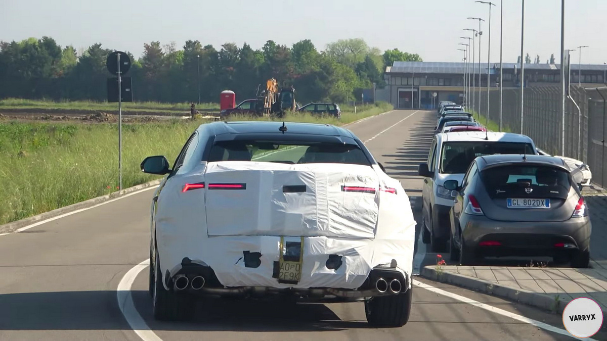2024-lamborghini-urus-phev-spied-with-revised-headlights-v8-engine-sounds-burbly_6.jpg