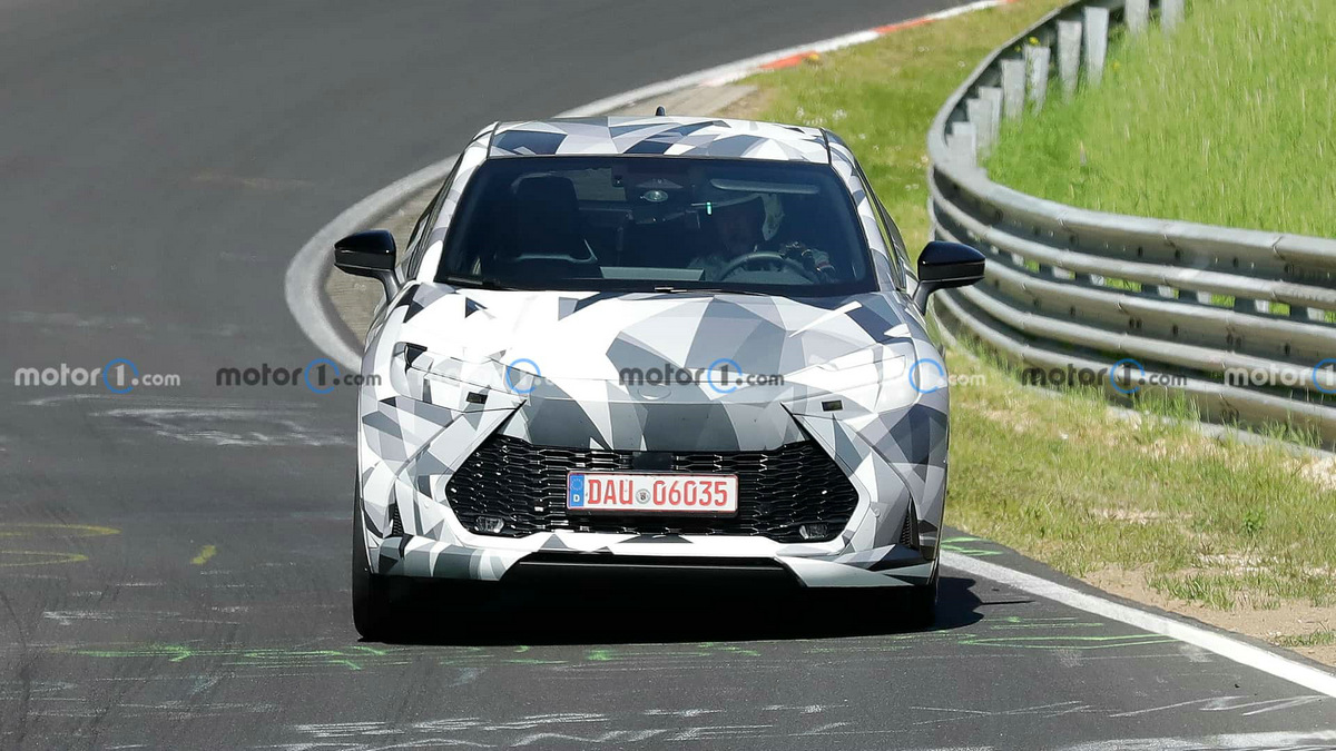 2024-toyota-c-hr-spy-photo.jpg
