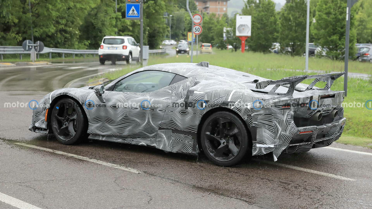 ferrari-sf90-lm-side-view-spy-photo.jpg