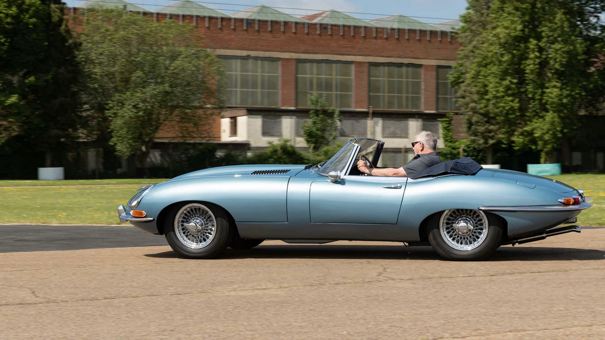 electric-jaguar-e-type-by-electrogenic (1).jpg