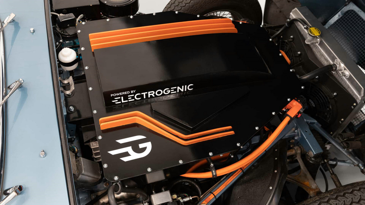 electric-jaguar-e-type-by-electrogenic (11).jpg