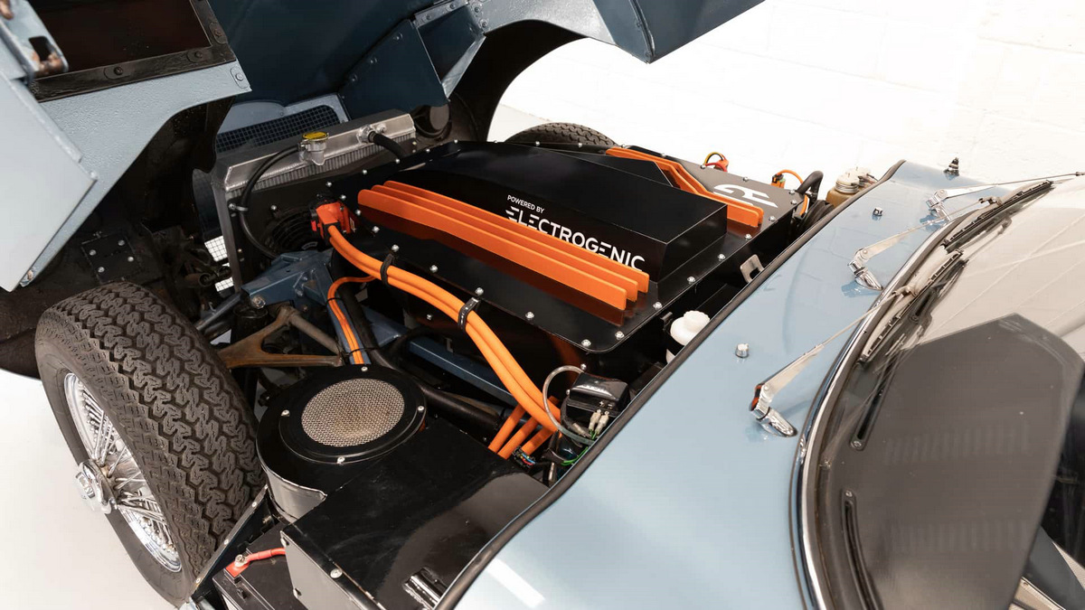 electric-jaguar-e-type-by-electrogenic (12).jpg