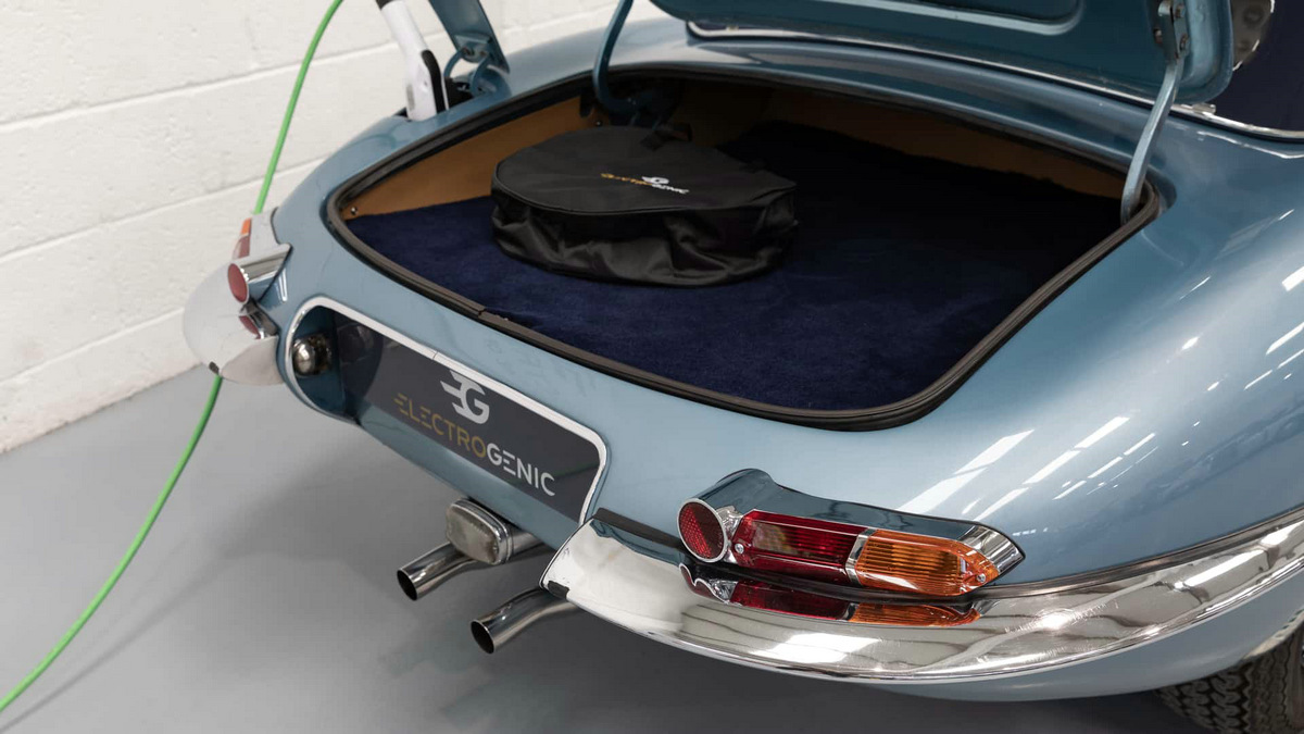 electric-jaguar-e-type-by-electrogenic (7).jpg