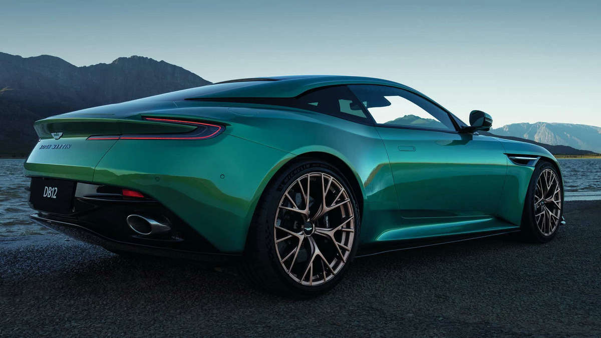 aston-martin-db12 (1).jpg