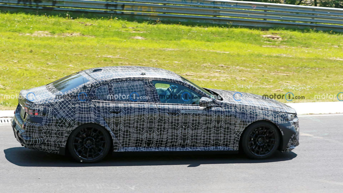 next-gen-bmw-m5-spy-photos (4).jpg