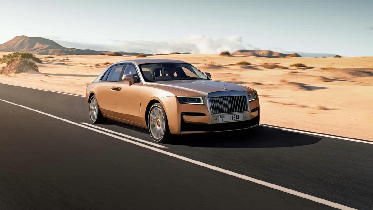 rolls-royce-ghost-extended-private-office-dubai.jpg