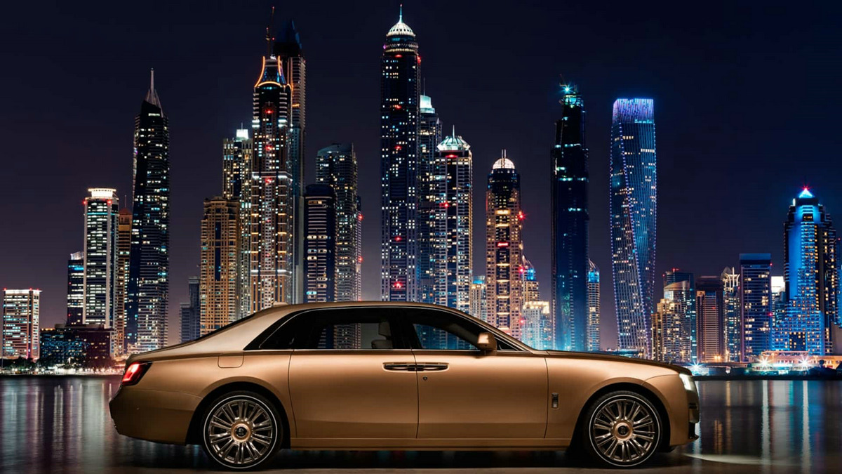 rolls-royce-ghost-extended-private-office-dubai (5).jpg