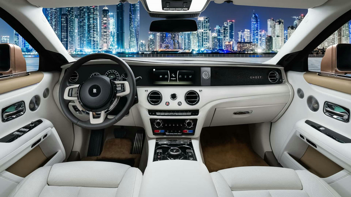 rolls-royce-ghost-extended-private-office-dubai (6).jpg