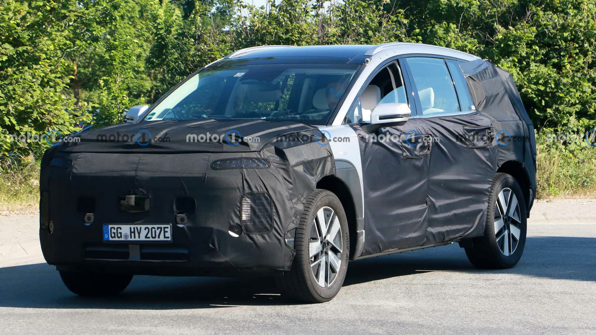 hyundai-ioniq-7-front-side (1).jpg