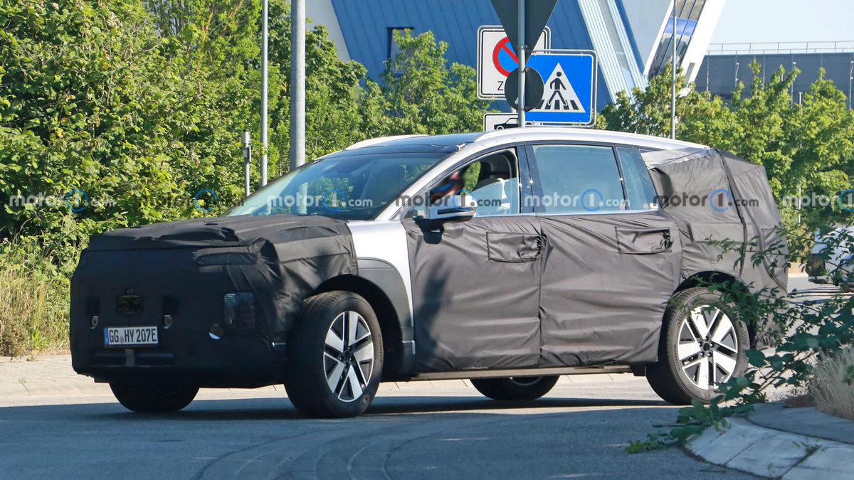 hyundai-ioniq-7-front-side.jpg