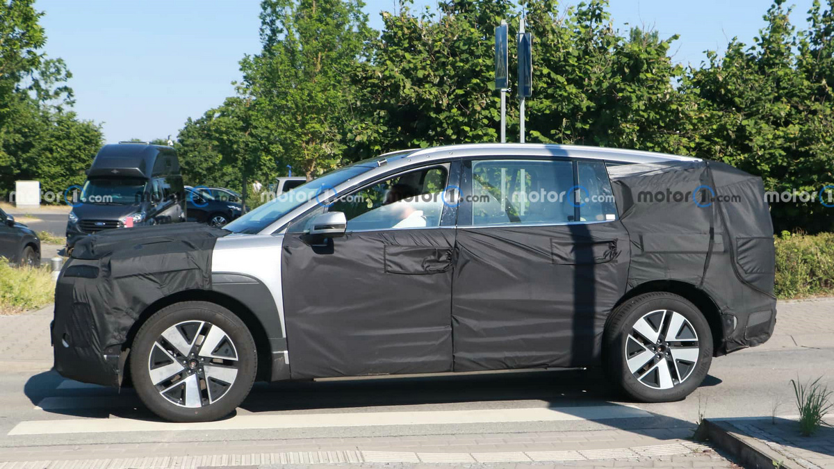 hyundai-ioniq-7-front-side (2).jpg