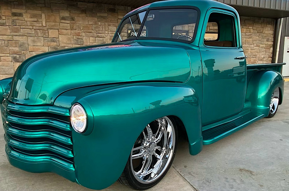 seven-decades-old-chevrolet-3100-is-such-a-good-custom-it-even-makes-turquoise-look-good_3.jpg