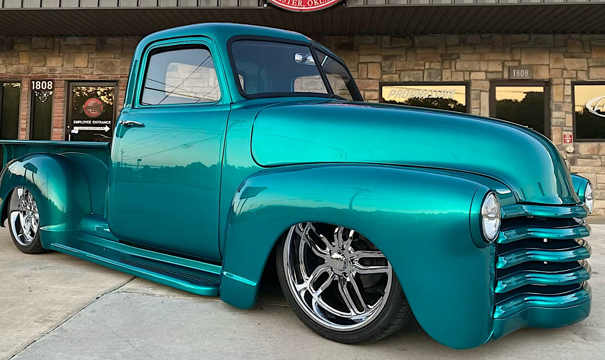 seven-decades-old-chevrolet-3100-is-such-a-good-custom-it-even-makes-turquoise-look-good-216470_1.jpg