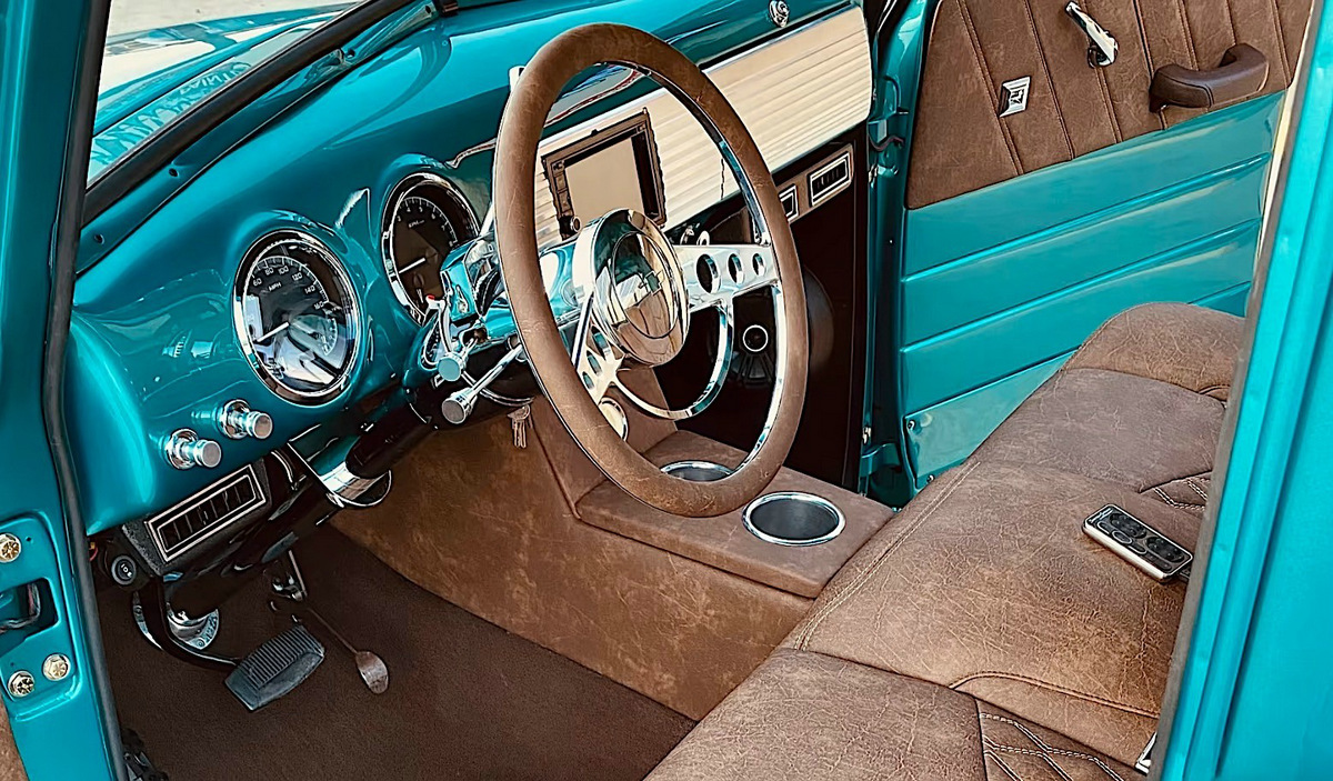 seven-decades-old-chevrolet-3100-is-such-a-good-custom-it-even-makes-turquoise-look-good_6.jpg