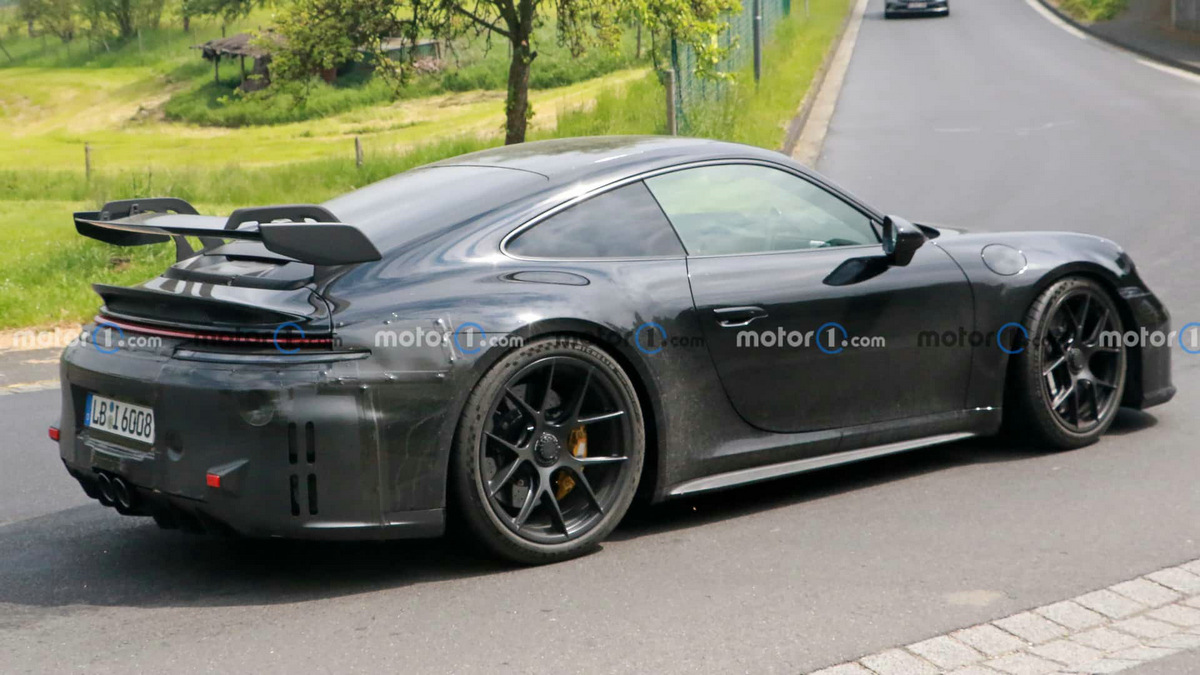 porsche-911-gt3-facelift-spy-photos (1).jpg