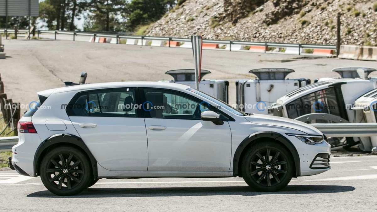 second-gen-vw-t-roc-mule-spy-photo(2).jpg