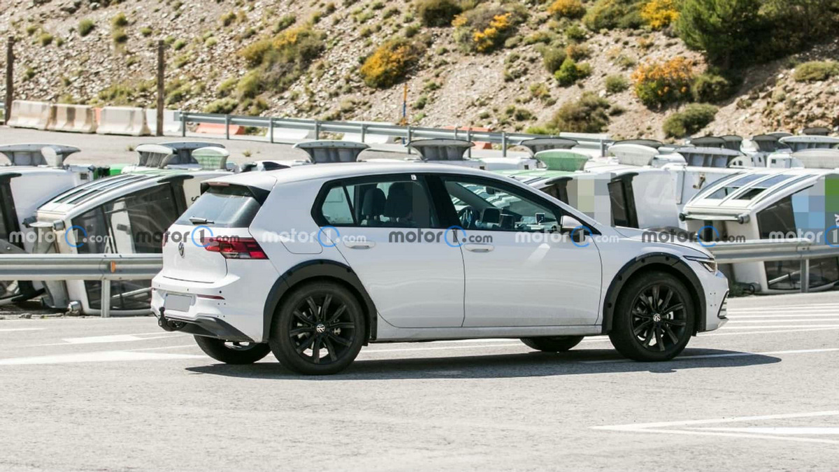 second-gen-vw-t-roc-mule-spy-photo(3).jpg
