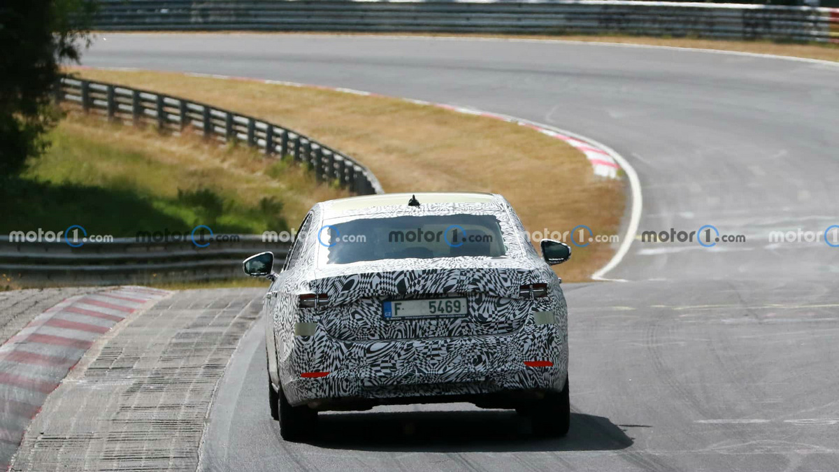 2024-skoda-superb-liftback-spy-photo(5).jpg