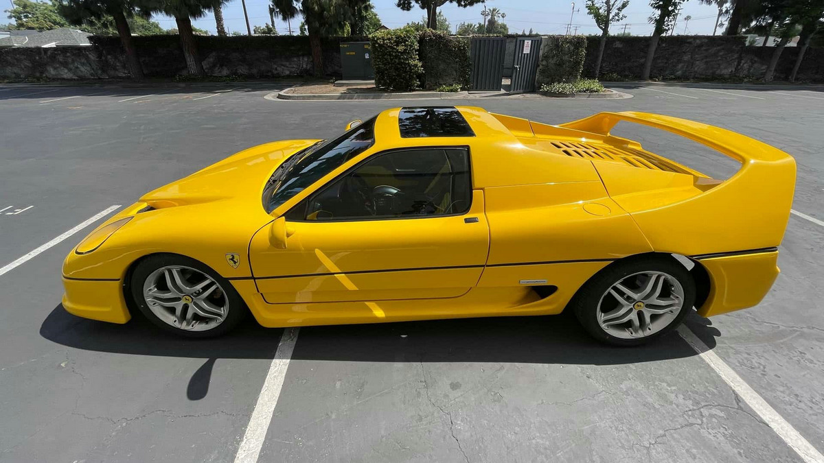 pontiac-fiero-ferrari-f50-replica(4).jpg