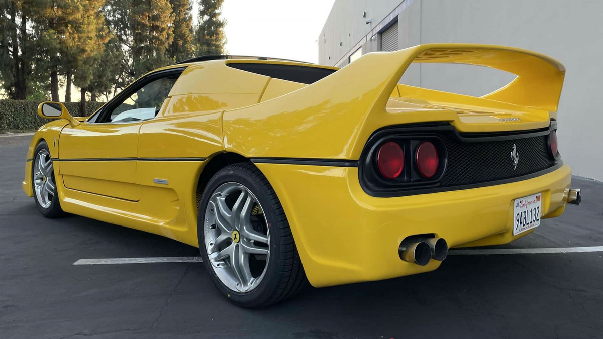 pontiac-fiero-ferrari-f50-replica(5).jpg