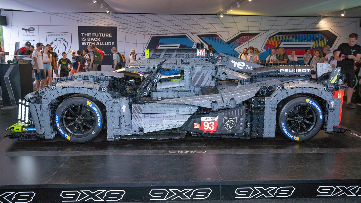 11-1-Scale-LEGO-Technic-PEUGEOT-9x8-24H-Le-Mans-Hybrid-Hypercar-2.jpg