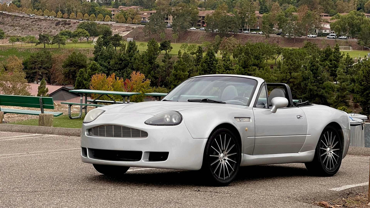 1993-mazda-miata-with-aston-martin-db7-body-kit.jpg