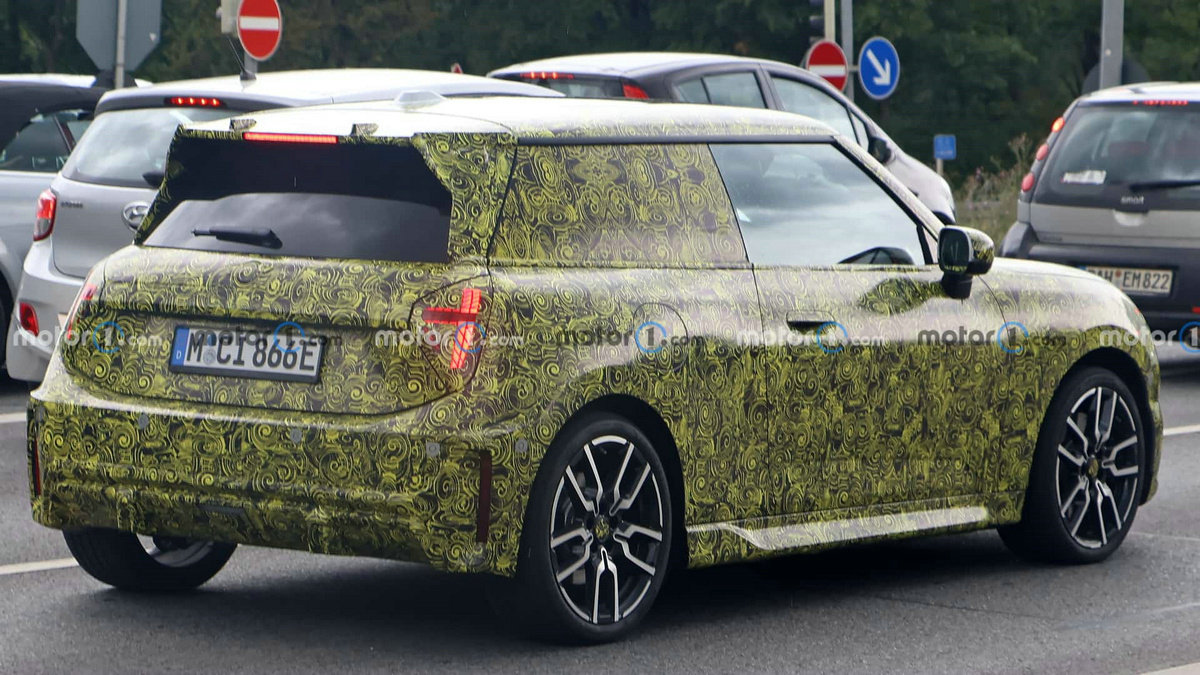 new-mini-john-cooper-works-ev-spy-photos(3).jpg