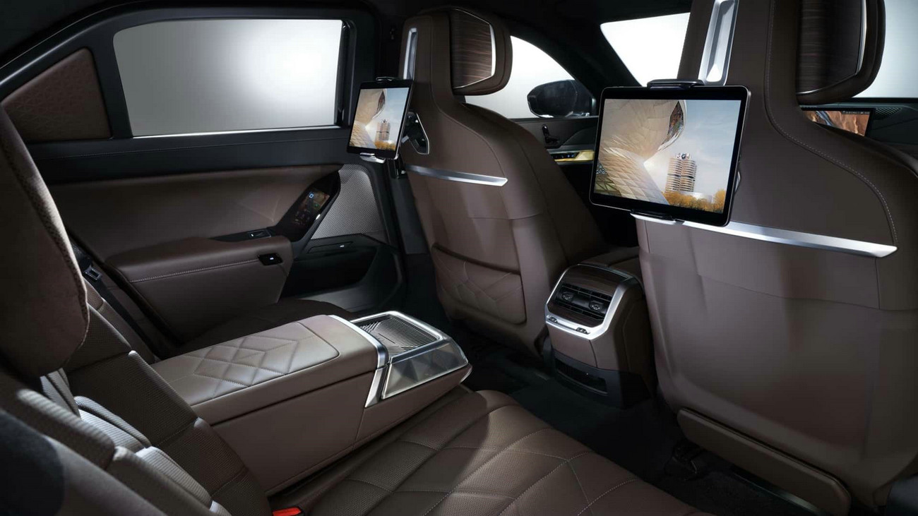 bmw-7-series-protection-rear-interior.jpg