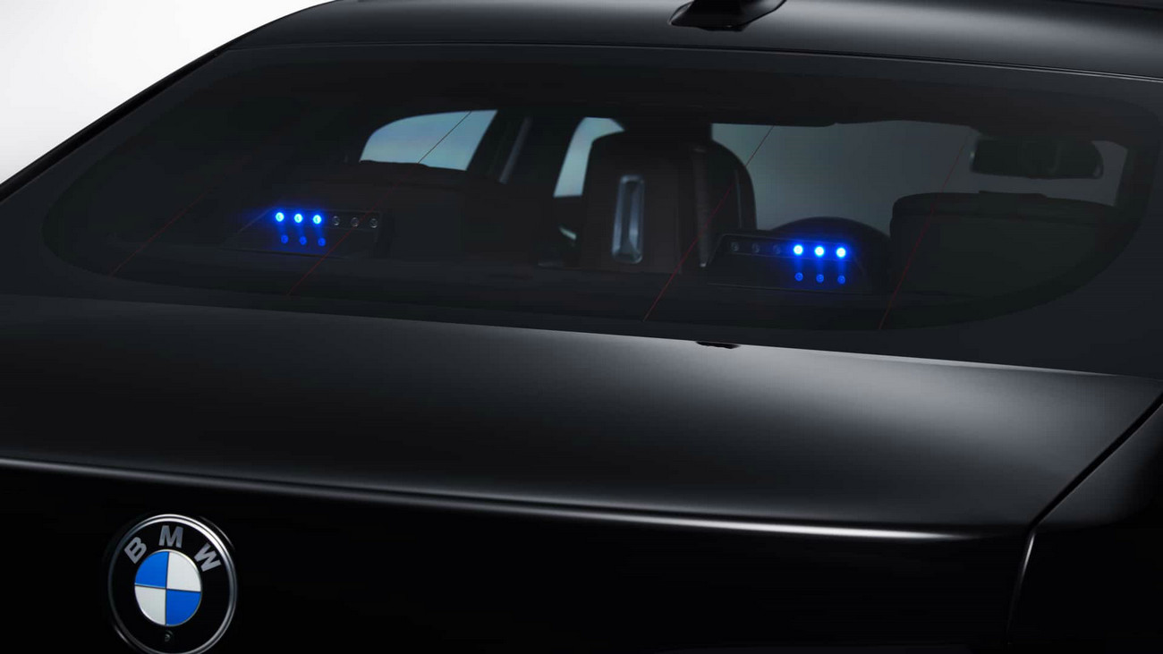 bmw-7-series-protection-flashing-lights.jpg