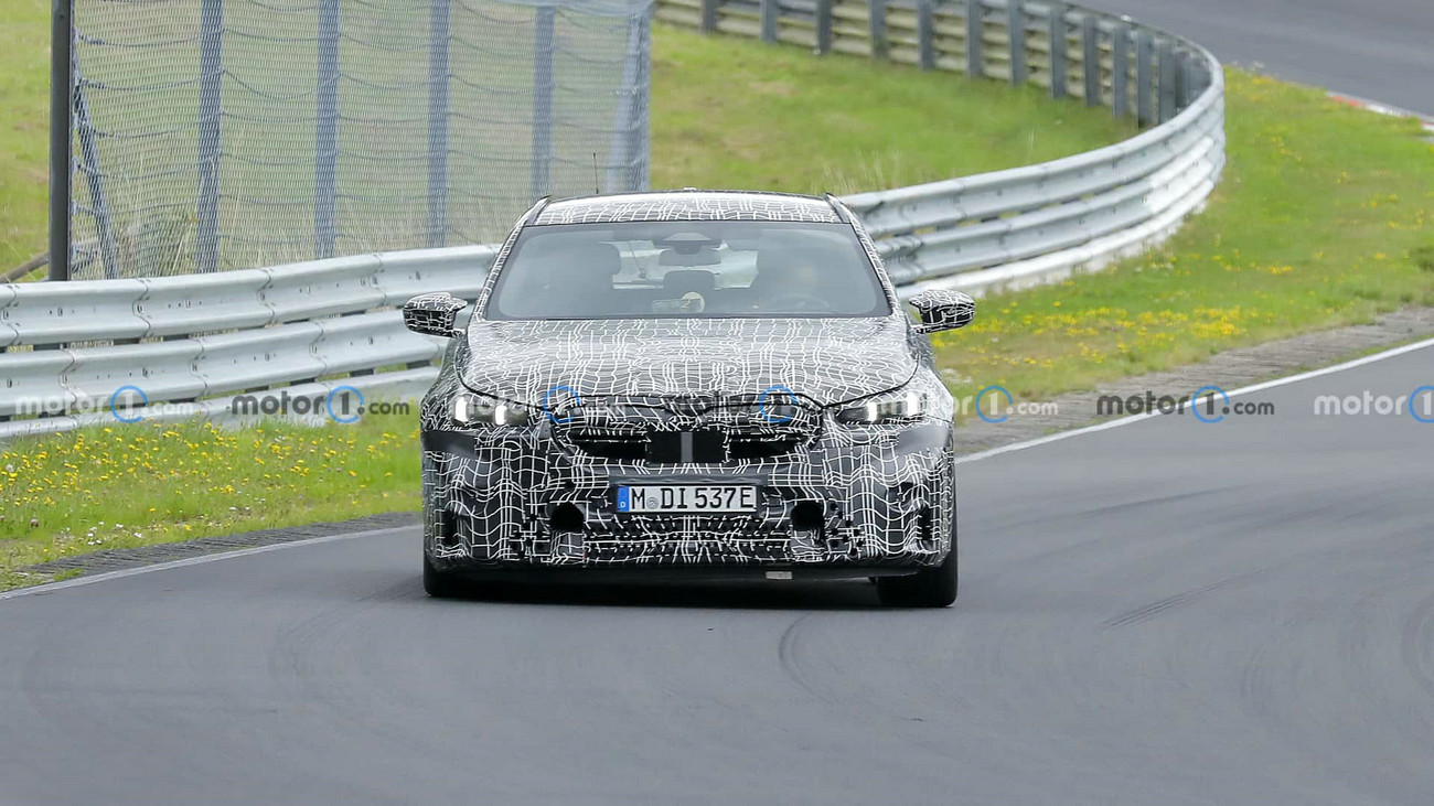 bmw-m5-touring-front-view-spy-photo(1).jpg