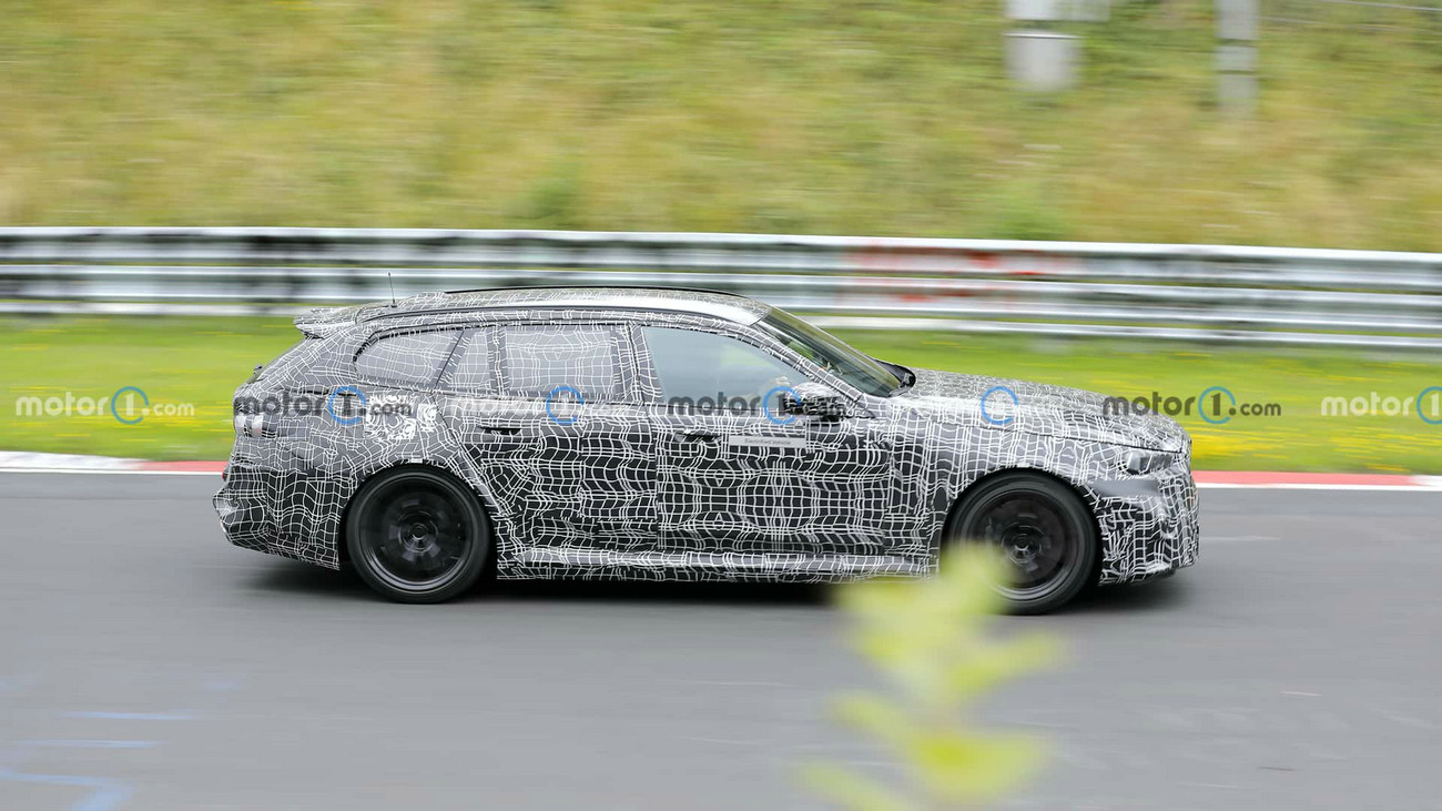 bmw-m5-touring-side-view-spy-photo.jpg