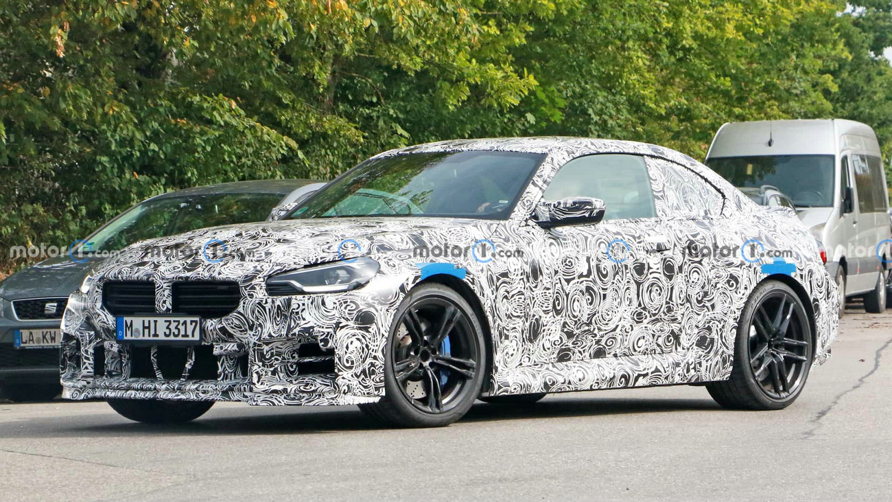 new-bmw-m2-cs-spy-photos(3).jpg