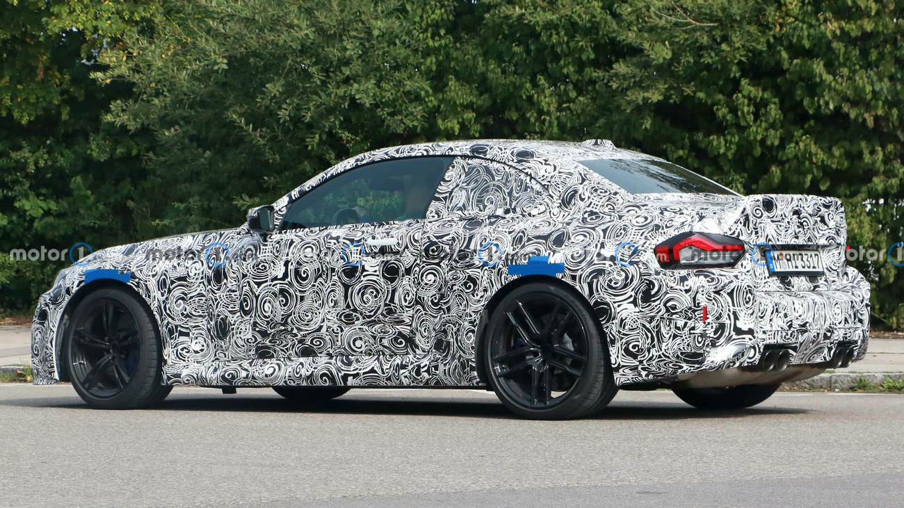 new-bmw-m2-cs-spy-photos(1).jpg