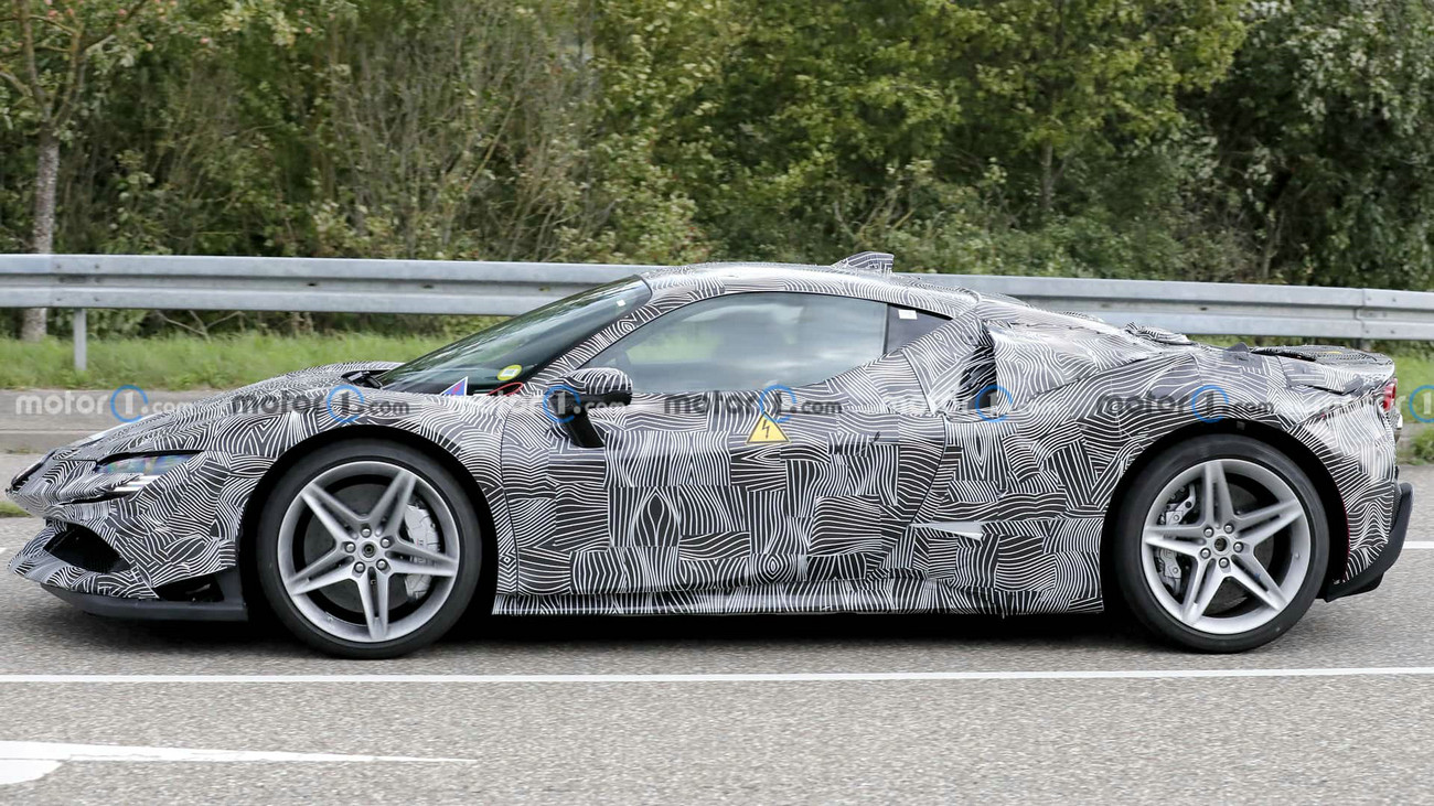 ferrari-sf90-facelift-first-spy-photos(2).jpg