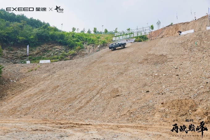 豪华中大型SUV安全天花板星途揽月国内首次峰顶翻滚挑战成功-图1