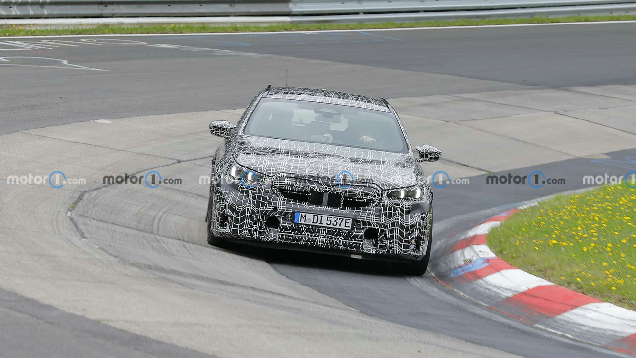 bmw-m5-touring-front-view-spy-photo.jpg