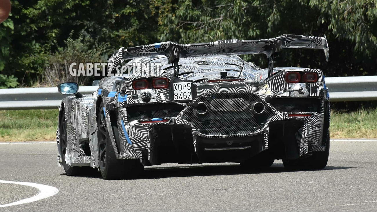 ferrari-hypercar-new-spy-photo(3).jpg