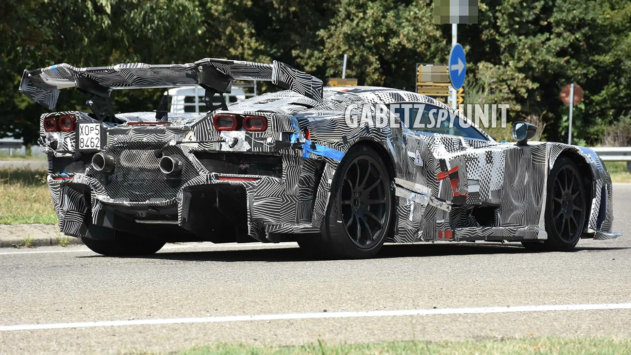 ferrari-hypercar-new-spy-photo(2).jpg