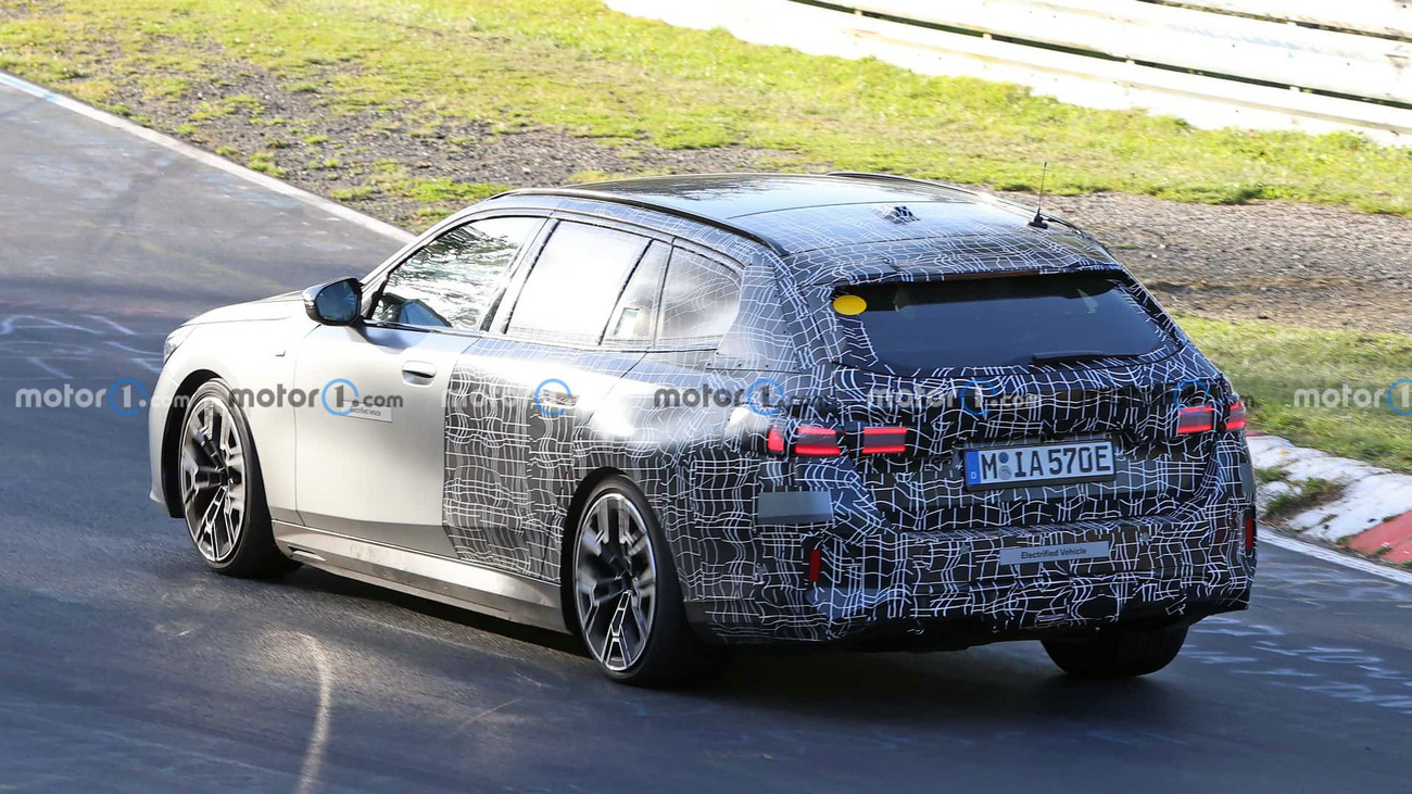 bmw-i5-touring-spy-shots(5).jpg