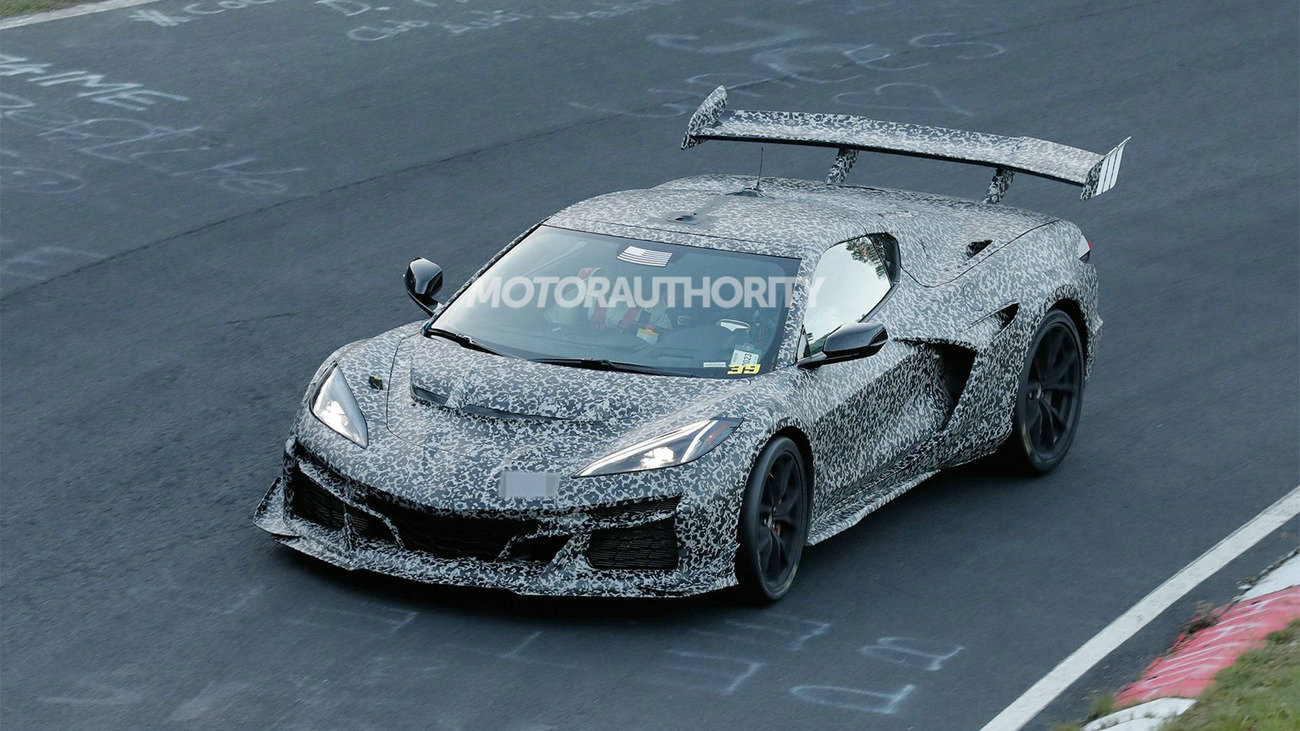 2025-chevrolet-corvette-zr1-spy-shots--photo-credit-baldauf_100903522.jpg